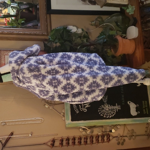 La Hearts Sherpa Jacket with Hood Size Medium - Picture 3 of 5